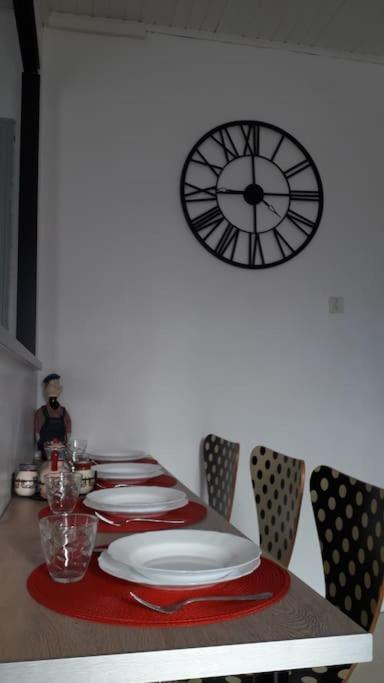 Bel Appartement Au Coeur De La Cite Medievale Sommières Extérieur photo