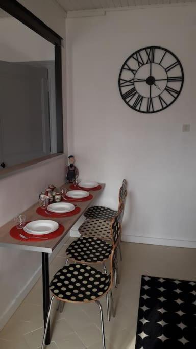 Bel Appartement Au Coeur De La Cite Medievale Sommières Extérieur photo